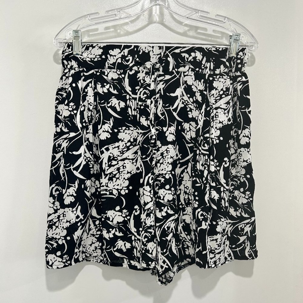 New with tag Ladies West loop shorts Size S/M